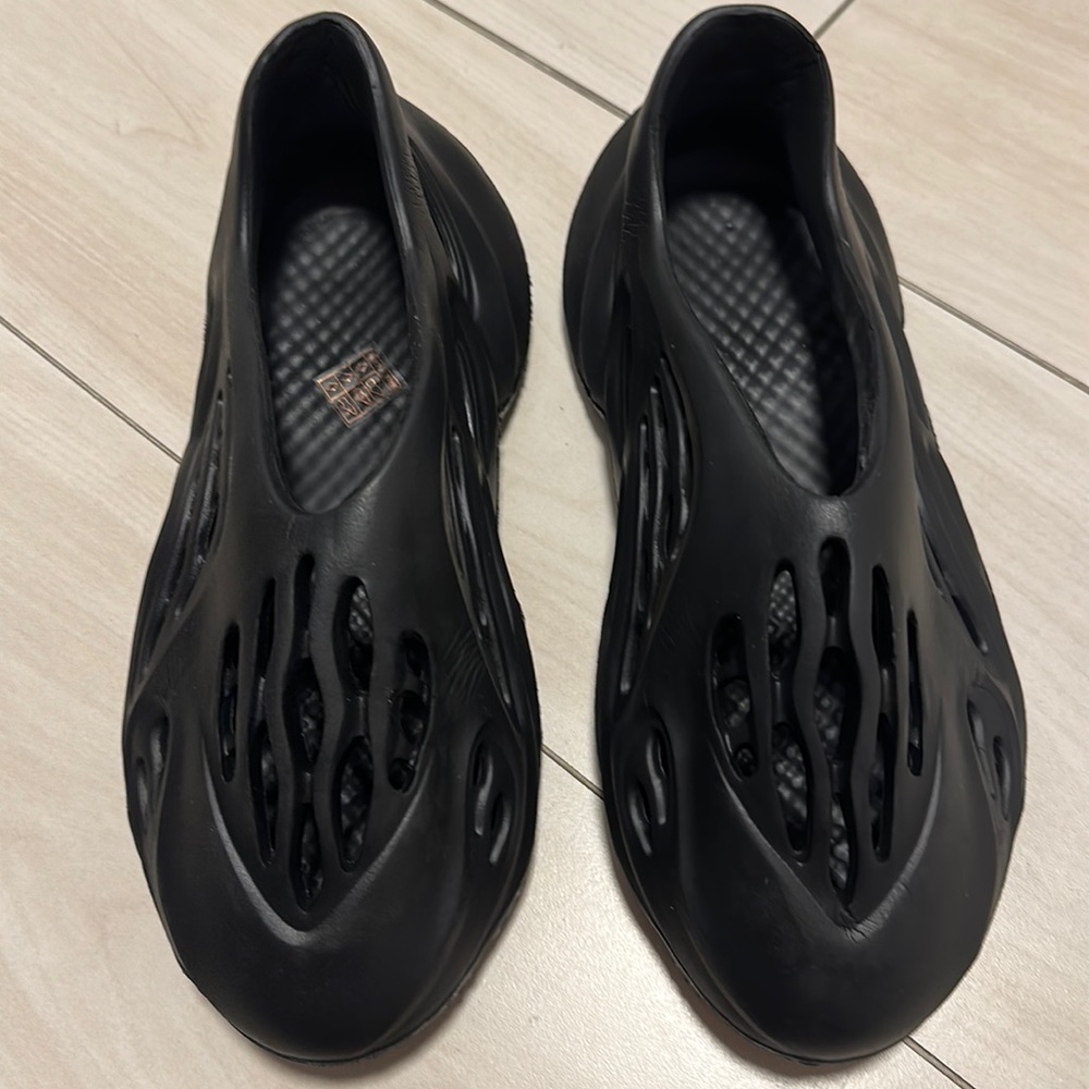 Yeeze style sneakers